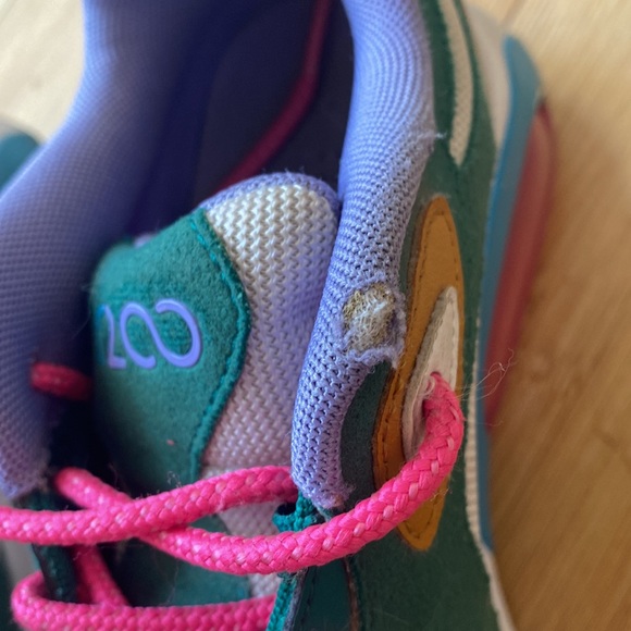 woman’s size 5.5 Air Max Sneaker - Picture 4 of 6